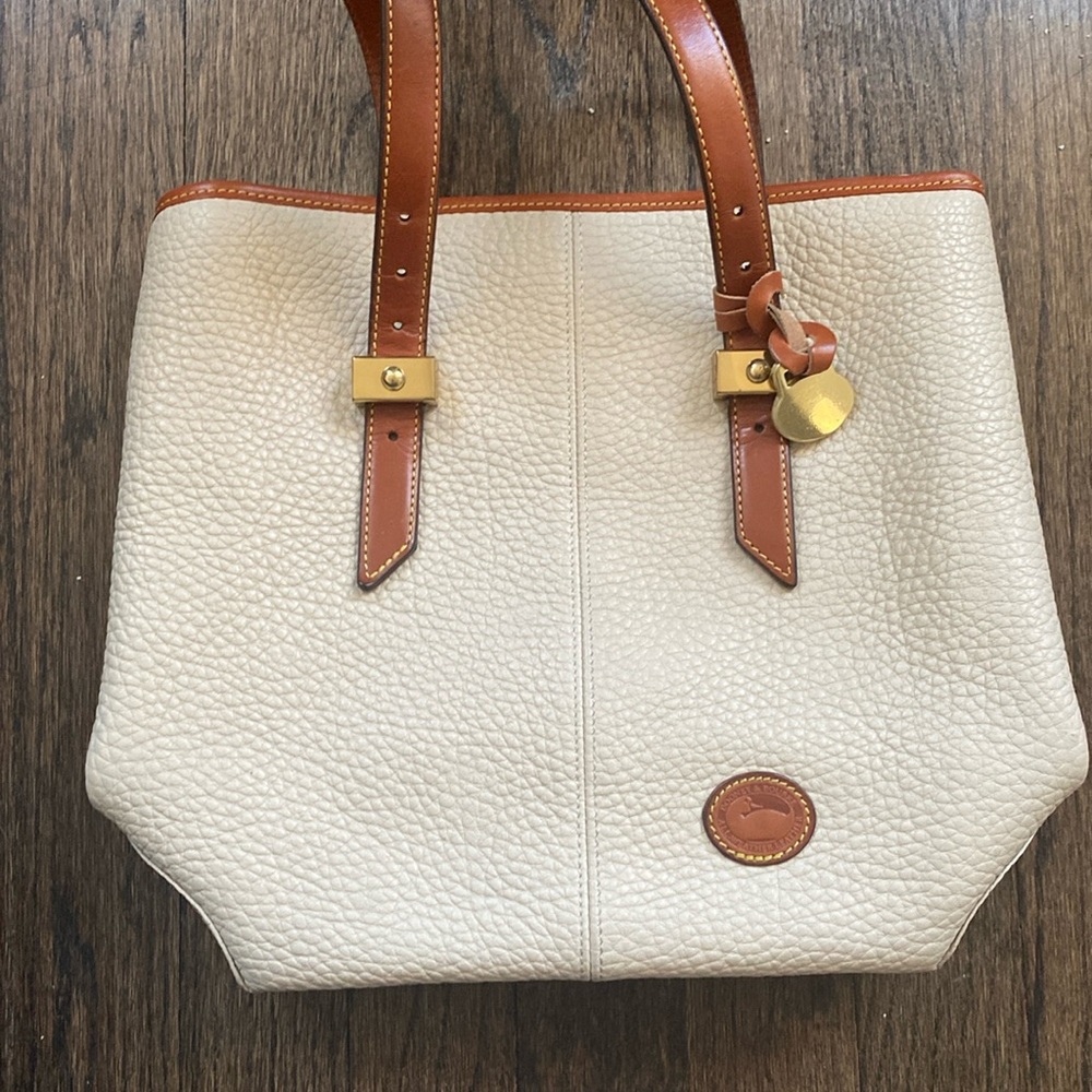 Like New Vintage Dooney and Bourke Bag